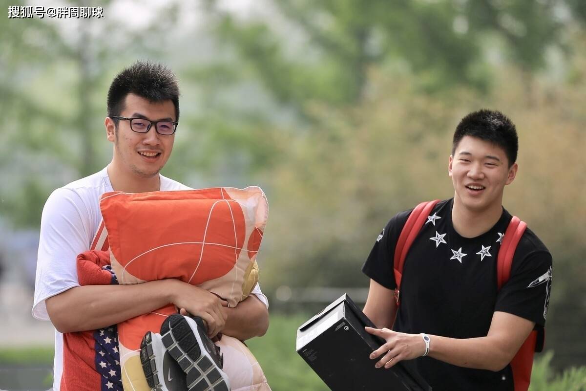 孟菲斯灰熊发布备战花絮，训练课后回应争议，CBA季后赛任务艰巨，临场指挥获称赞的简单介绍
